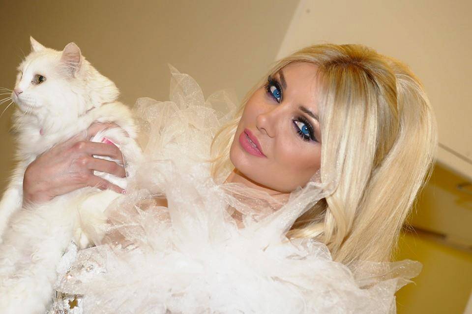 ميريام كلينك تظهر بصورة جريئة كالعادة