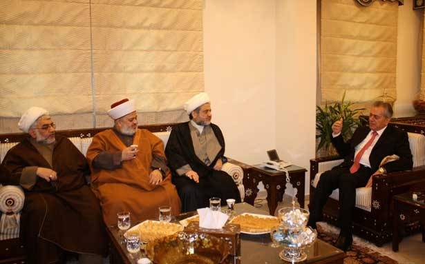 «تجمّع العلماء» زار السفير السوري:
الحلّ باجتثاث الإرهابيين بشكل كامل
