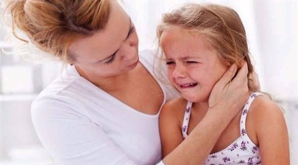 آلام البطن المستمرة لدى طفلك .. علام تدل؟