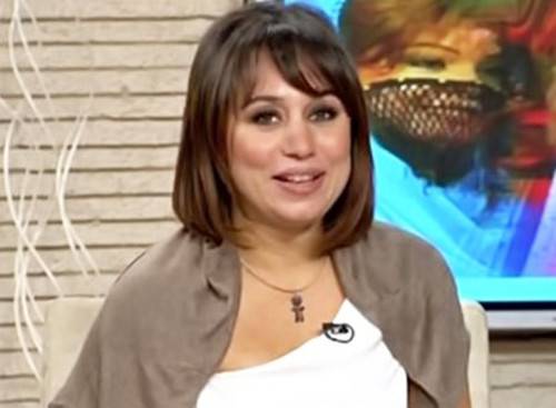 بالفيديو.. إعلامية تتّهم الدولة بموت ابنتها!