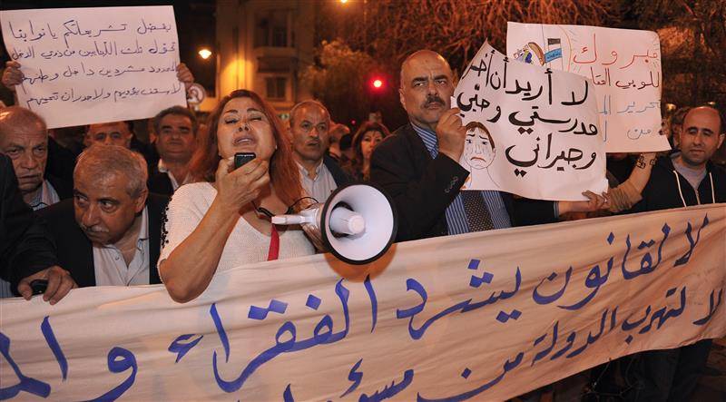المستأجرون اعتصموا أمام قصر عين التينة ودعوا الى التظاهر الخميس