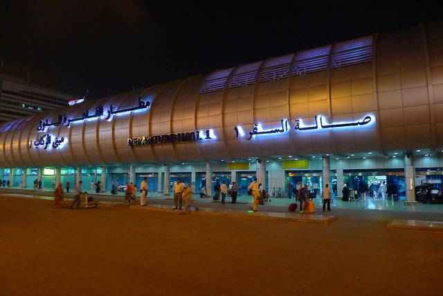 السفير الروسي يرفض الخضوع للتفتيش الذاتي في مطار القاهرة