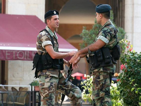 اشكال و تهديد شخصان لعسكري أثناء تأديته لخدمته..