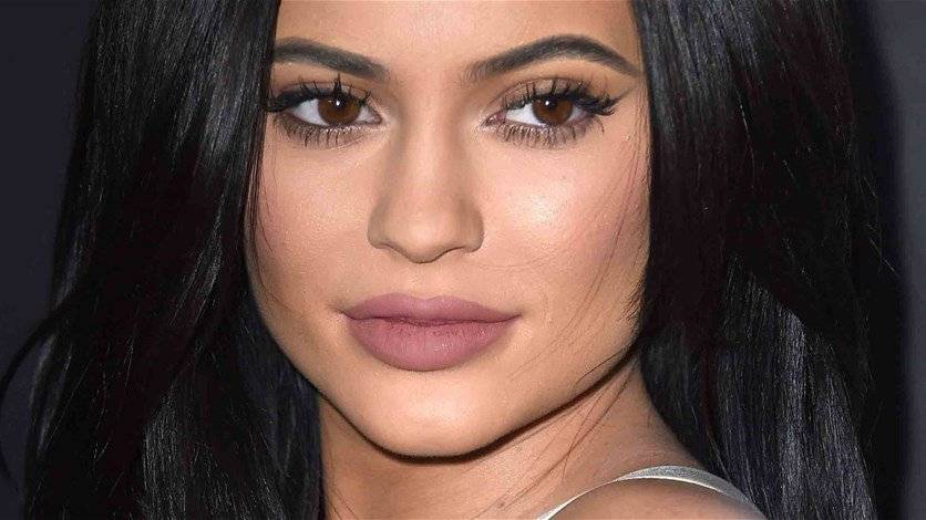 ما علاقة كايلي جينير بالوقوع في الحب؟