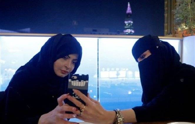 سعوديات: لن نغادر بلادنا.. قصة الهاربات الثلاث التي أغضبت نساء المملكة