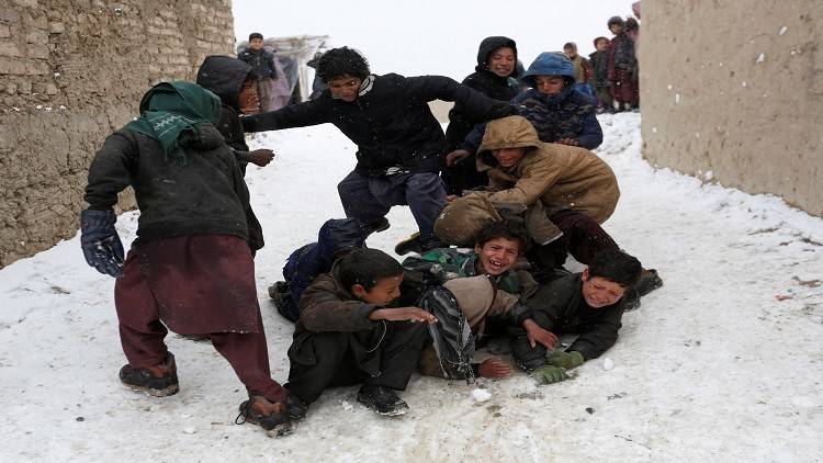 وفاة 27 طفلًا في أفغانستان بسبب البرد القارس