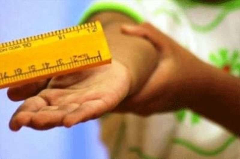 ضربٌ وعنف في مدرسة في لبنان.. فهل من يتدخّل؟