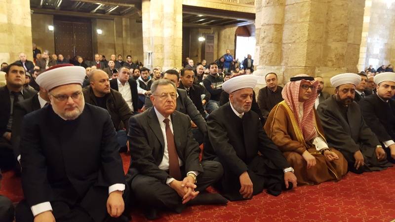 دريان أدى صلاة الجمعة في مسجد العمري الكبير في بيروت