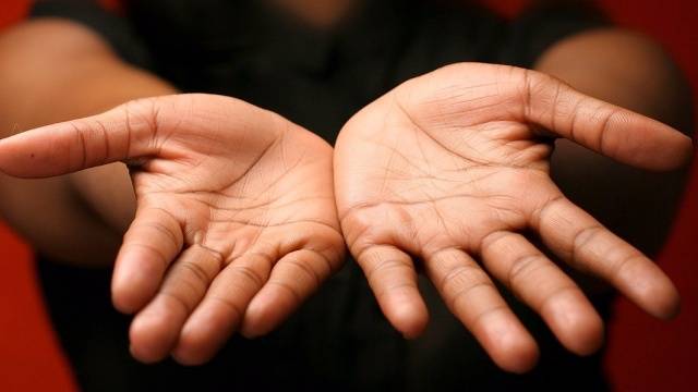 ماذا يقول الحرف X الموجود على راحة يدك؟