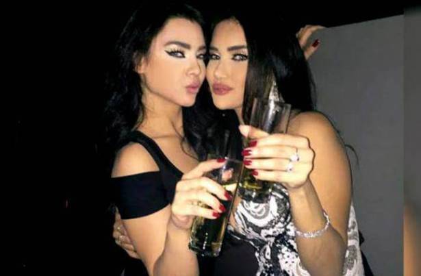 قمر وميليسا بصورتين صادمتين على التخت “وشرشف” أحمر