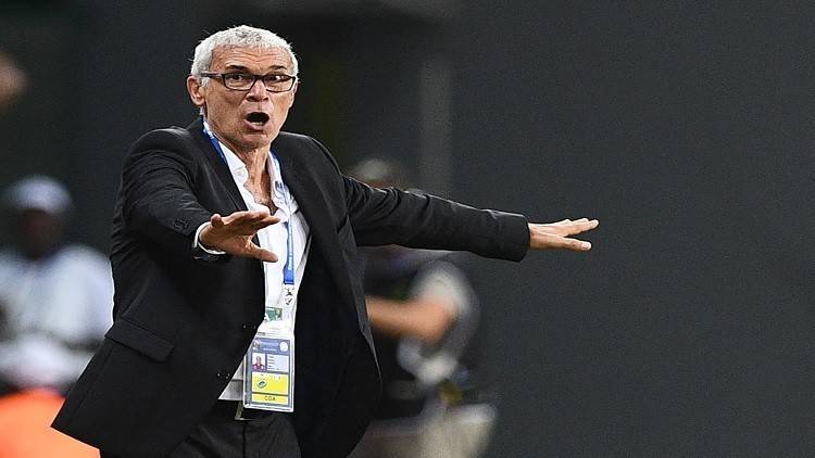 بالفيديو.. الكشف عن سر بصقة لاعب غانا على مدرب الفراعنة