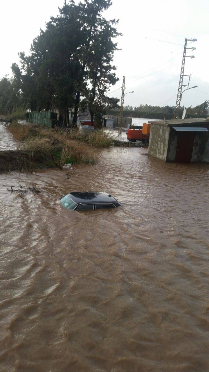 بالصور: النهر الكبير يفيض على قرى حدودية