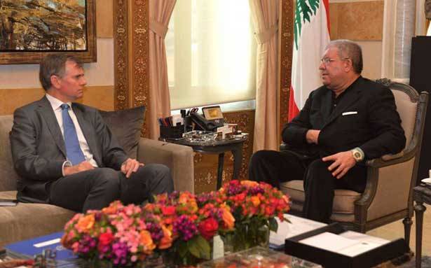 المشنوق : «الداخليّة» مُلزمة تطبيق قانون الإنتخاب