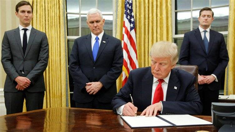 بالتفاصيل - 10 قرارات مهمة اتخذها ترامب في 10 أيام..
