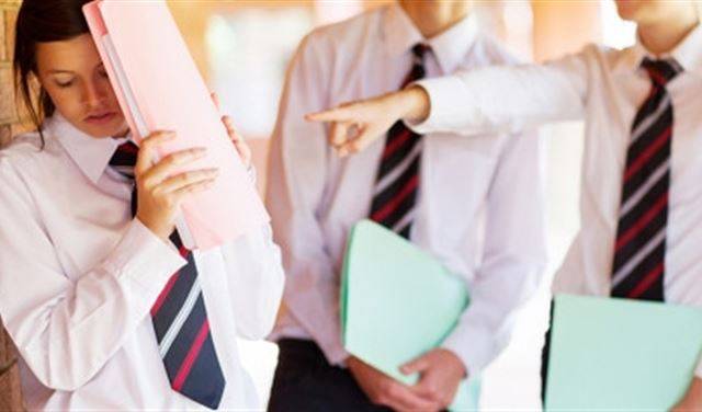 لم تسمح لها المُعلِّمة بالذهاب إلى الحمَّام.. فماذا حصل؟