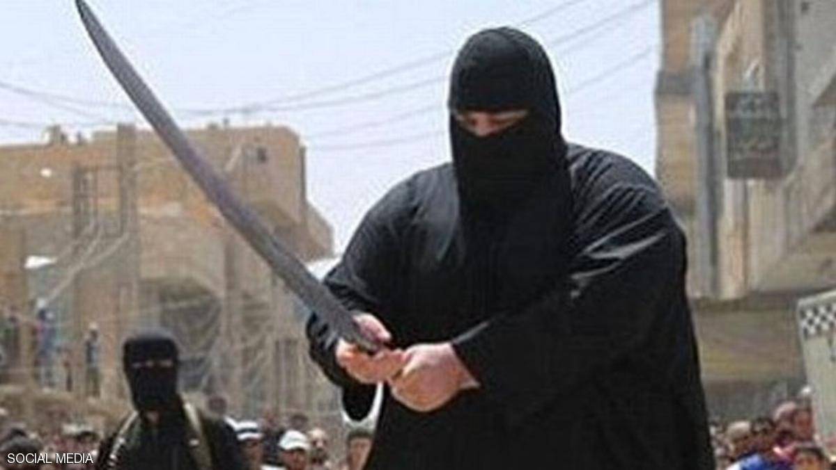 بالسكاكين.. مقتل 