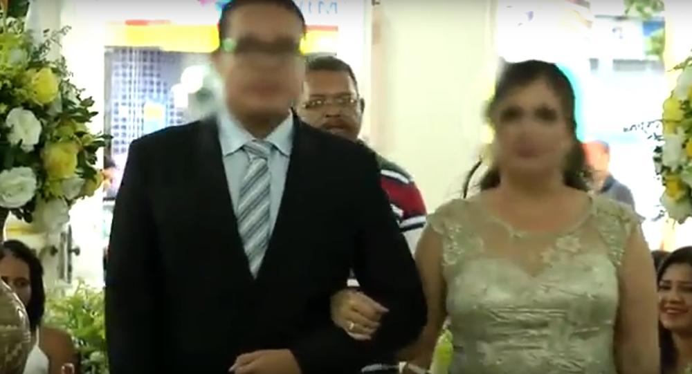 بالفيديو...رجل يطلق النار على الضيوف في حفل زفاف انتقاما