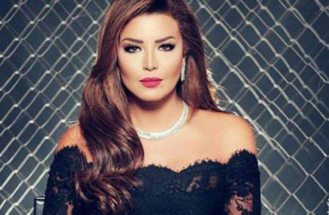 أمل بوشوشة تستعرض حملها بملابس النوم (صورة)