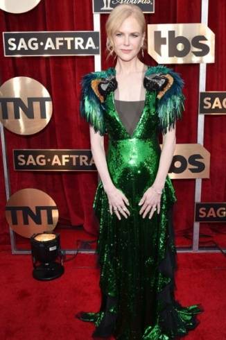 بالصور - نيكول كيدمان تثير الجدل في حفل SAG Awards ... وماذا عن سلمى حايك!؟