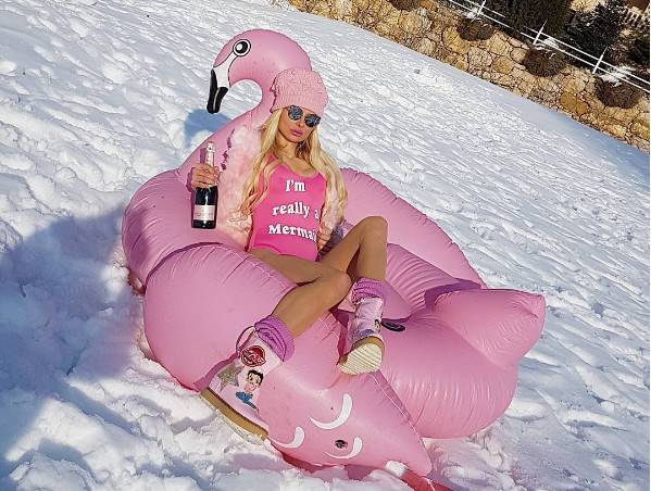 بالصور.. ميريام كلينك على سرير نادر صعب!