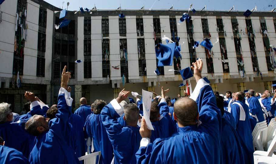 لغة الحوار عبر لغة الجسد تسهّل اندماج السجناء في المجتمع