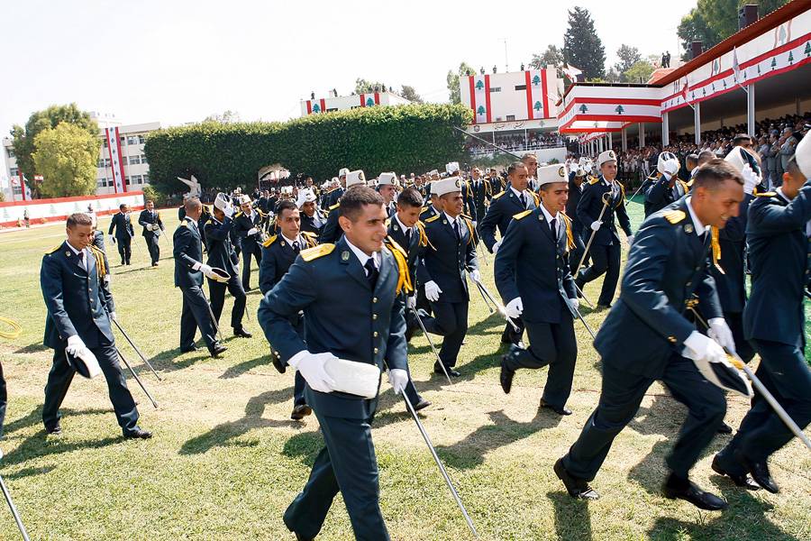 قيادة الجيش تحدد مواعيد الاختبارات للمرشحين المقبولة طلباتهم للتطوع بصفة ضباط اختصاصيين