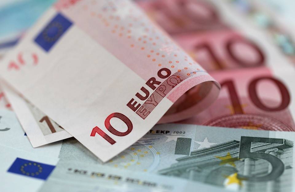 هل يصبح "اليورو" ضحية خلافات أوروبا والولايات المتحدة؟!