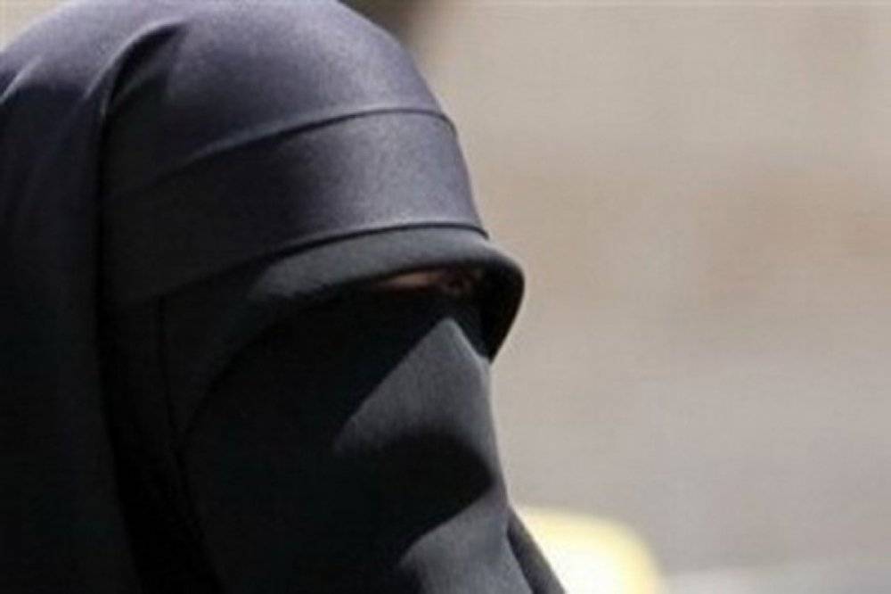 نجاة أفغانية قفزت من الطابق الثالث عندما أبلغها زوجها باعتزامه الزواج