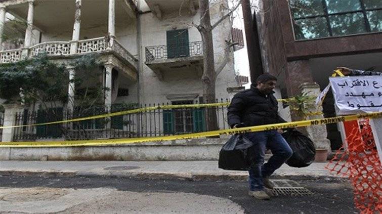 في لبنان-اخلوا المبنى من دون أن يتسنّى لهم إخراج حاجياتهم اليومية وأغراضَهم الخاصة..