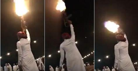 بالفيديو: شاب خليجي يستعرض بسلاح كلاشنكوف في إحدى المناسبات.. فكاد أن يقضي على الحاضرين.. شاهد ماذا حدث!