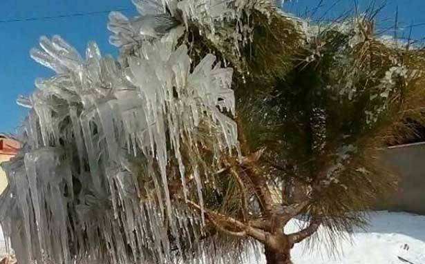 الجليد رسم لوحات «جمالية» في المناطق الجبلية