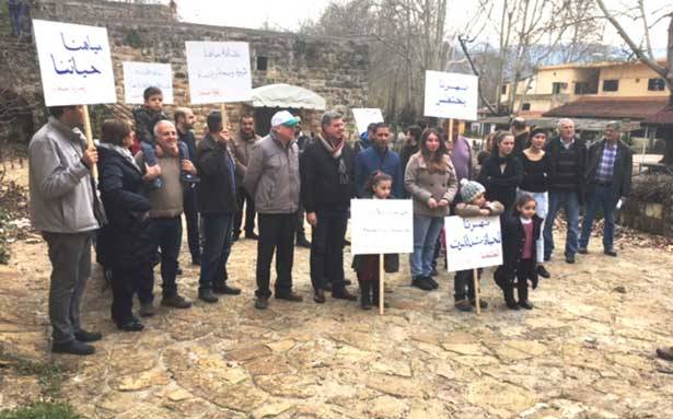 وقفة احتجاجية لـ «زغرتا غدنا»
وطالبت بمعالجة تلوث نهر رشعين