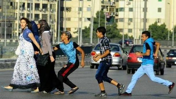 حاولا التحرش بها عند كورنيش الميناء طرابلس... وهذا ما حصل
