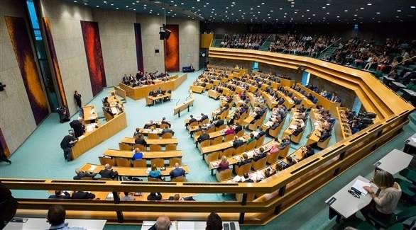 هولندا تقر قانوناً يسحب الجواز من مزدوج الجنسية بتهمة الإرهاب