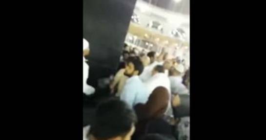بالفيديو - شاهدوا لحظة القبض على شاب حاول إحراق الكعبة