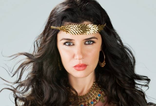 بالصور - حريق هائل في استديو برنامج غادة عادل!
