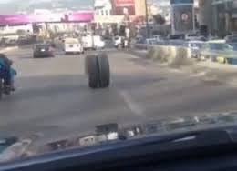 بالفيديو - دولاب يتدحرجُ على أوتوستراد الدورة.. و يخلف أضراراً..!!