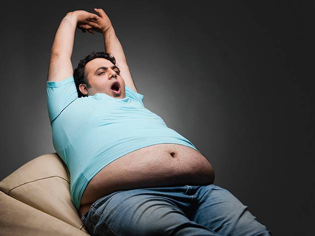 8 أسباب "غريبة" تتسبَّب في زيادة وزنك!