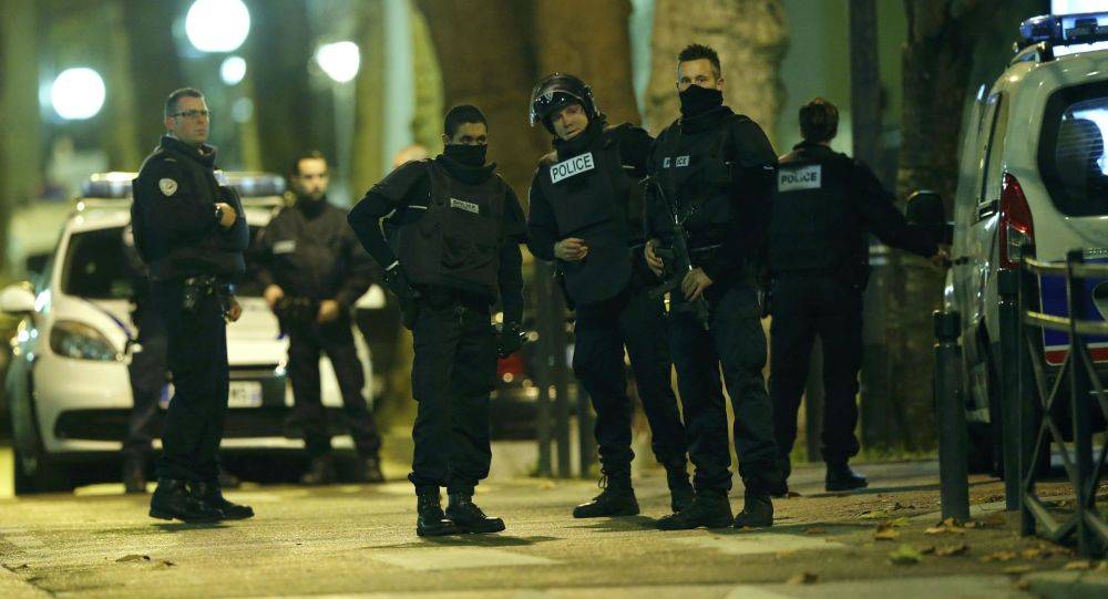 الفتاة الموقوفة ضمن المجموعة الإرهابية في فرنسا بايعت "داعش"