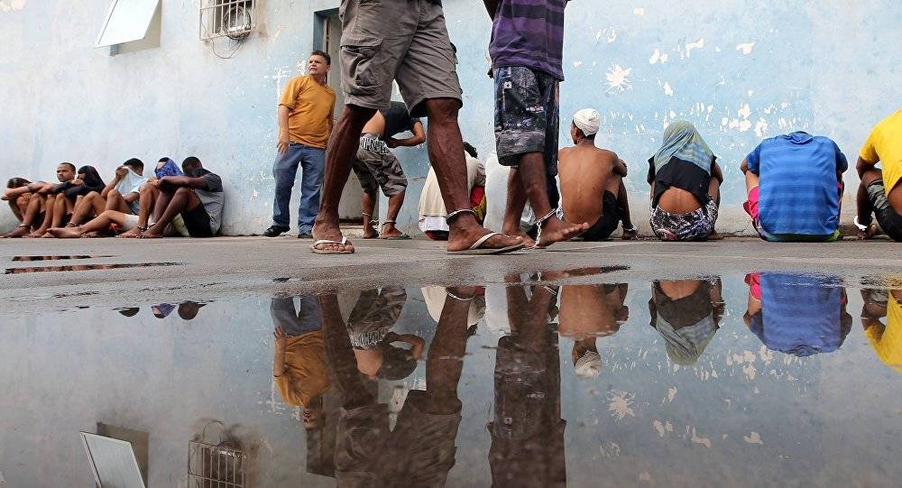بالفيديو...نهب وسلب في شوارع البرازيل بعد إضراب الشرطة