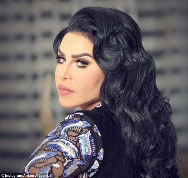 أحلام بطريقها للبنان.. وتغرد عن 