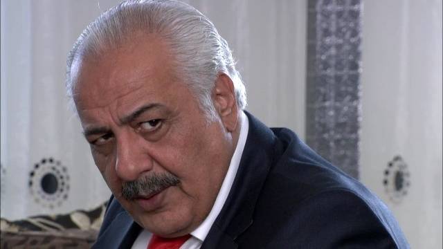 بالصور - تعرّفوا على الزوجة الرابعة لأيمن زيدان!