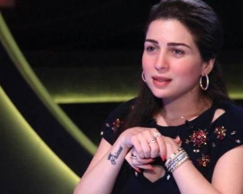 بالفيديو - نجم سوري يتغزل بمي عز الدين.. شاهدوا ردّ فعلها وعصبيتها!