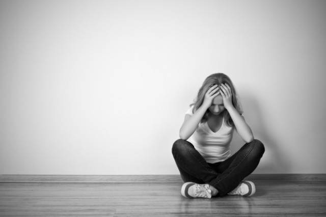 قصة مروّعة - طبيبة عربية تنتحر وترسل صورتها الى زوجها عبر "واتساب"!