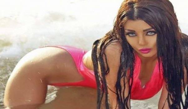 بالفيديو والصور: هذا ما تفعله المثيرة رولا يموت بالبيكيني في اربيل!