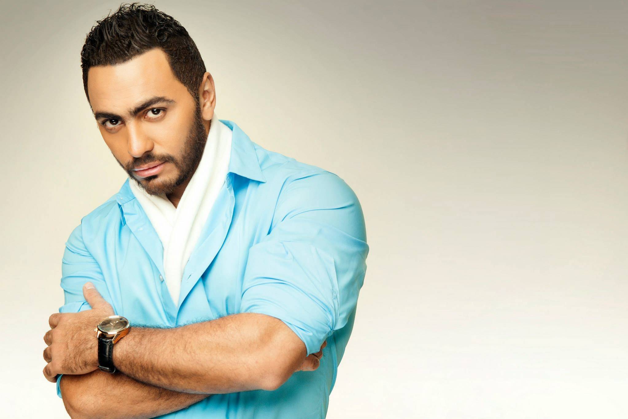 بالفيديو - زوجة نجم لبناني عارضة في كليب قديم لتامر حسني... خمّنوا من هي!