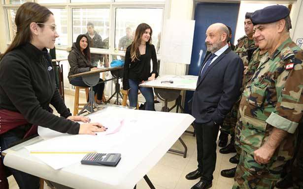 عاين وقهوجي سير الامتحانات لمرشحي ضباط
الصراف: إقبال اللبنانيين على التطوّع 
بالجيش بكثافة واضح على إيمانهم بالوطن