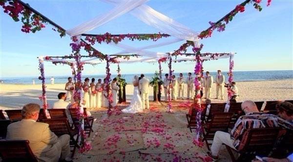 حفل زفاف جماعي لـ400 رجل وامرأة بمناسبة عيد الحب