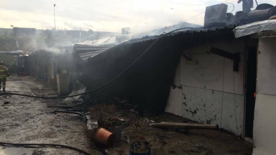 بالصور.. حريق داخل مساكن للعمال الأجانب في ضبية