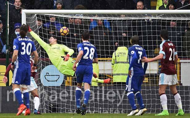البطولات الأوروبية : ريال مدريد يحتفظ بالصدارة وتشلسي يهدر فرصة الابتعاد في المركز الأول